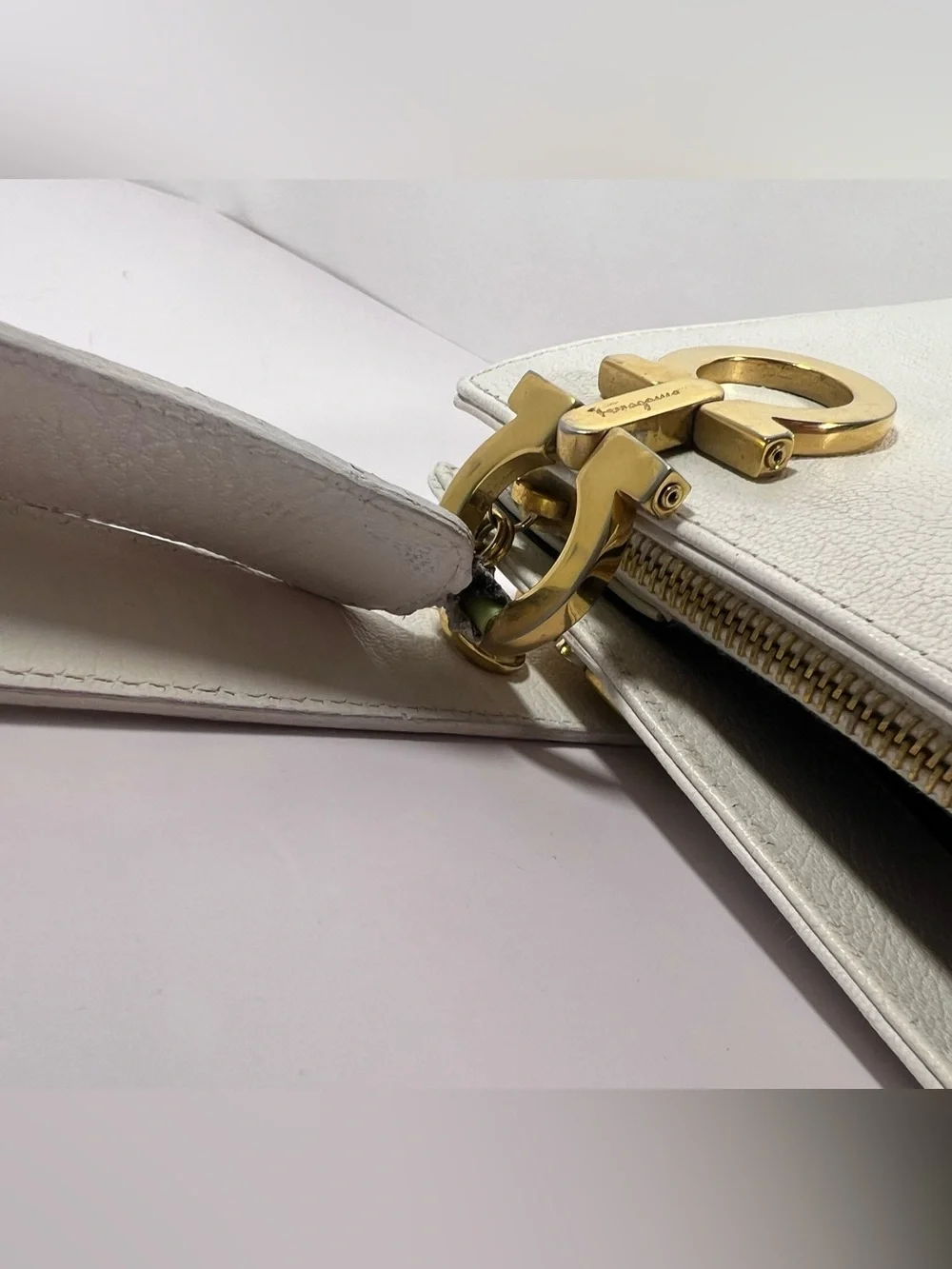 3080: Salvatore Ferragamo Gancini White Leather Shoulder Tote Bag
